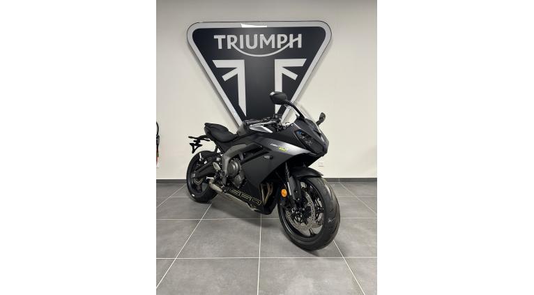 TRIUMPH 	DAYTONA 660