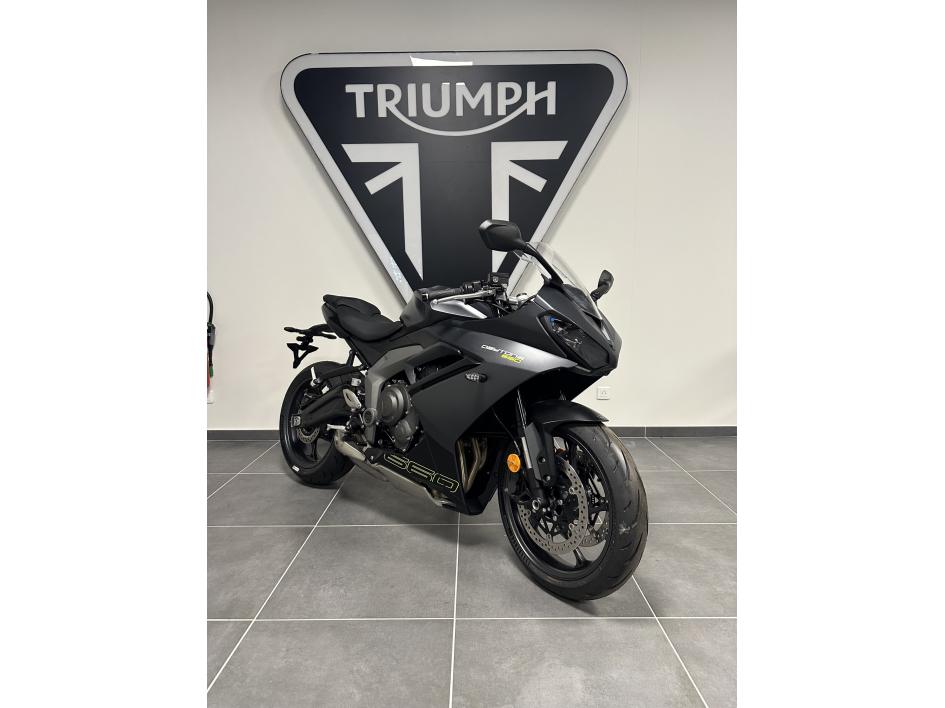 TRIUMPH 	DAYTONA 660